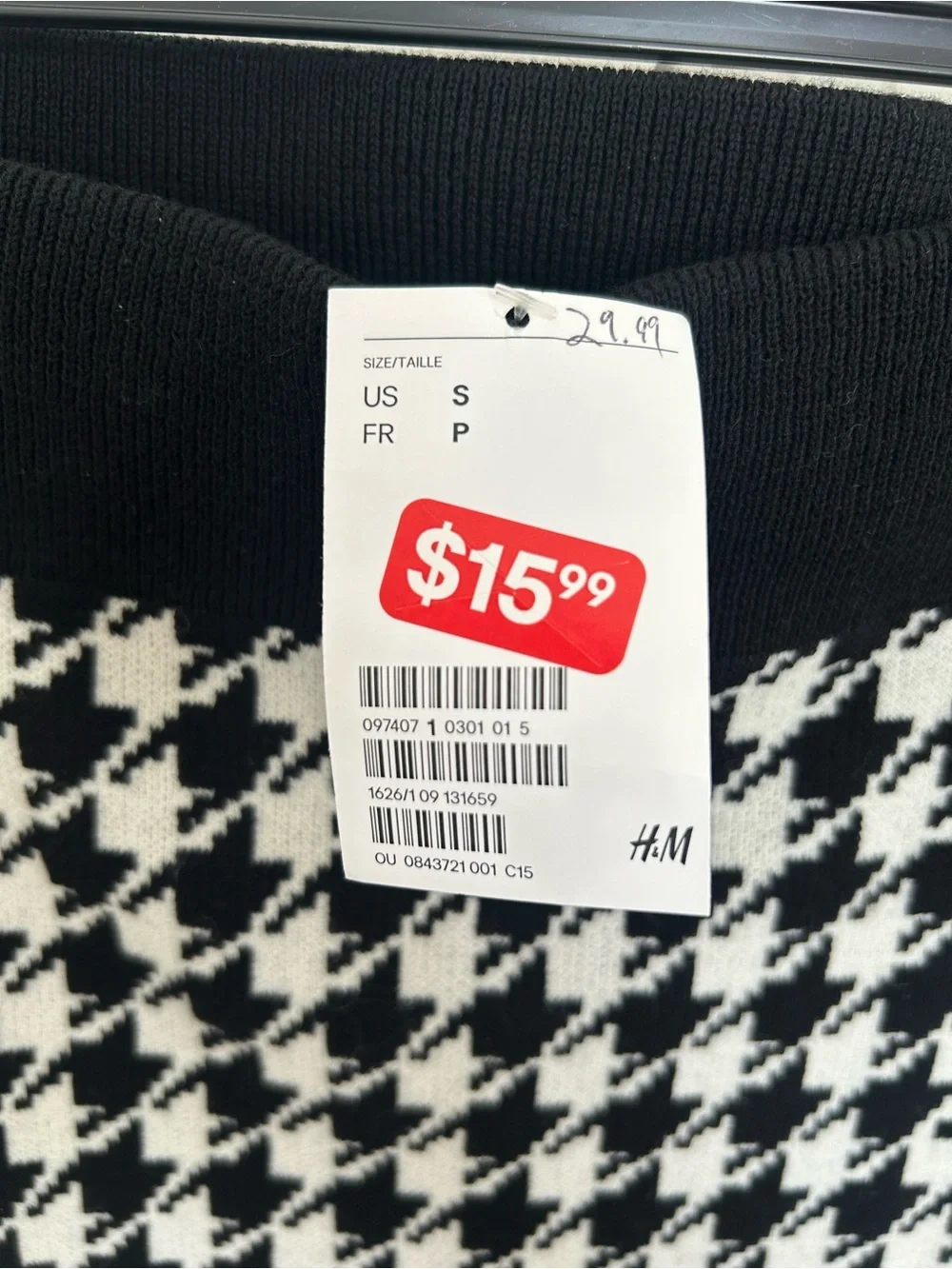 H&M Women’s Black and White Houndstooth Knit Midi Skirt